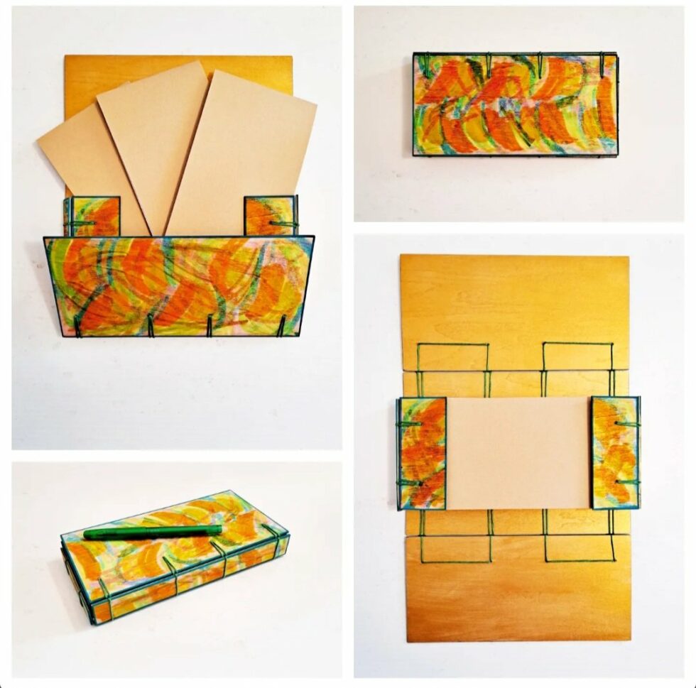 Boîte à mots AGATHE vue 4 photos te recto avec 3 carnets reliure écolière et reliure verte.